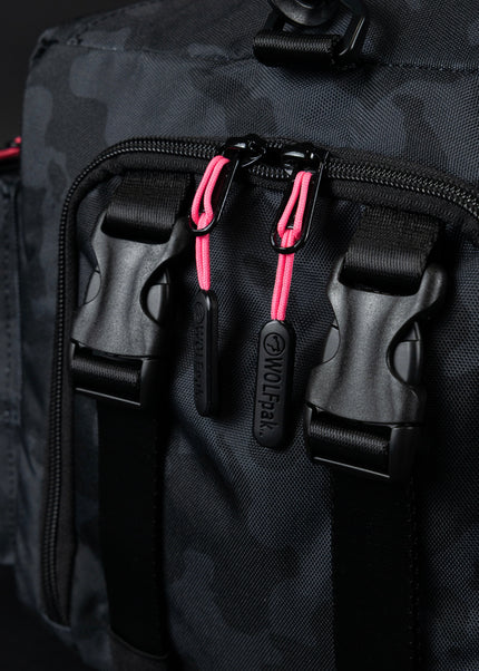 30L Perfect Duffle Bag Black Hearts